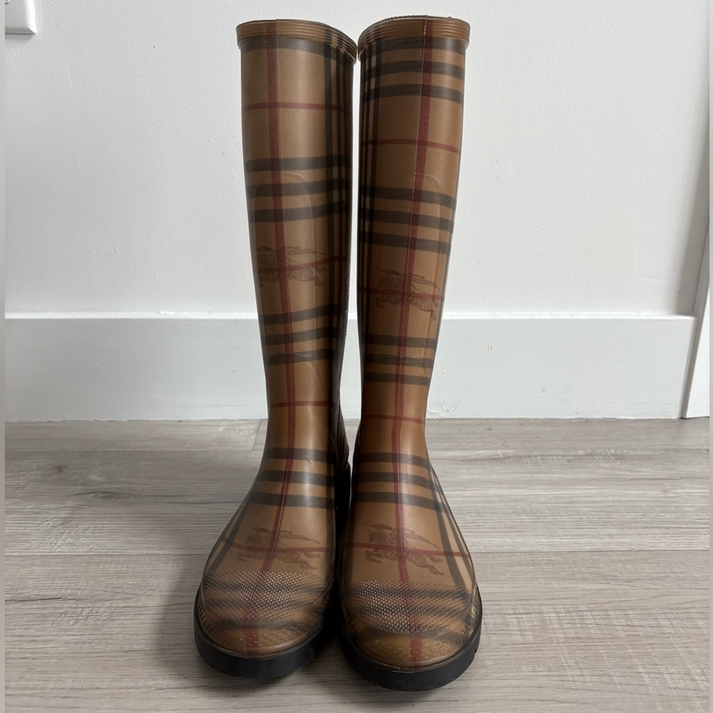 Burberry Rainboots Size 39 (6)